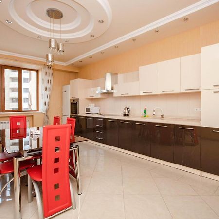 יירבאן Stay Inn Apartments On Amiryan 4-6 מראה חיצוני תמונה