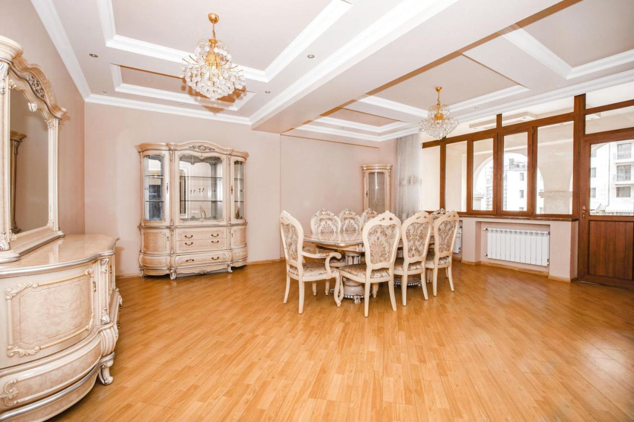 יירבאן Stay Inn Apartments On Amiryan 4-6 מראה חיצוני תמונה