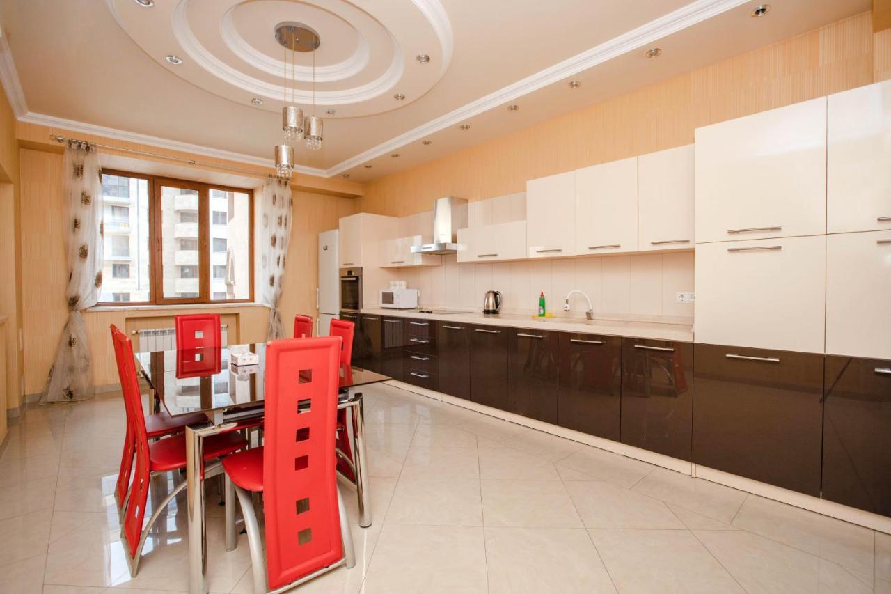 יירבאן Stay Inn Apartments On Amiryan 4-6 מראה חיצוני תמונה