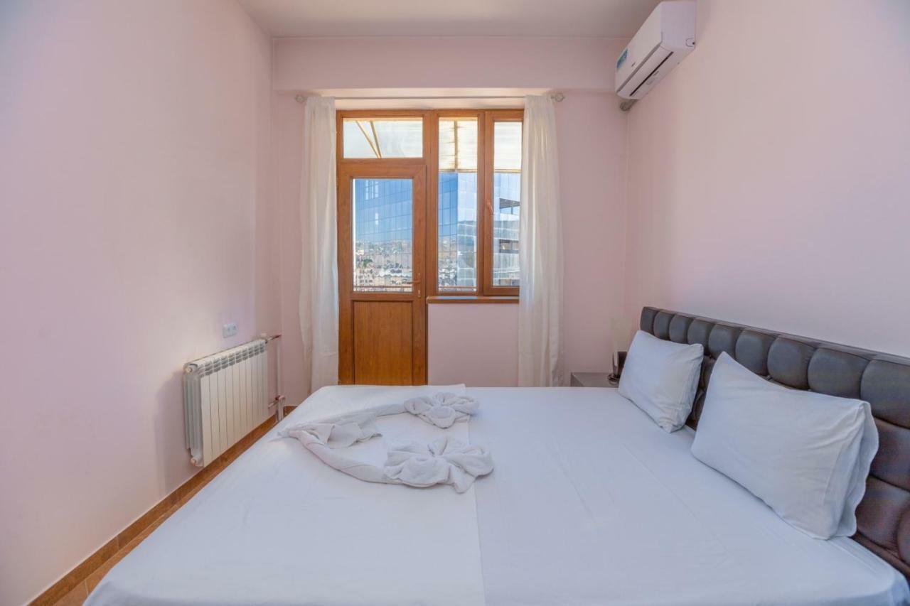 יירבאן Stay Inn Apartments On Amiryan 4-6 מראה חיצוני תמונה