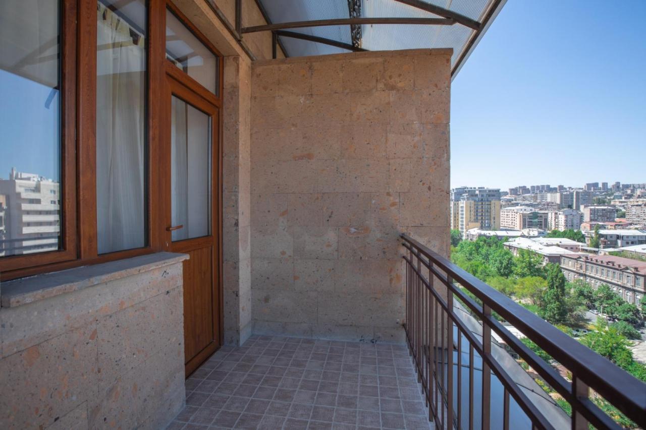 יירבאן Stay Inn Apartments On Amiryan 4-6 מראה חיצוני תמונה