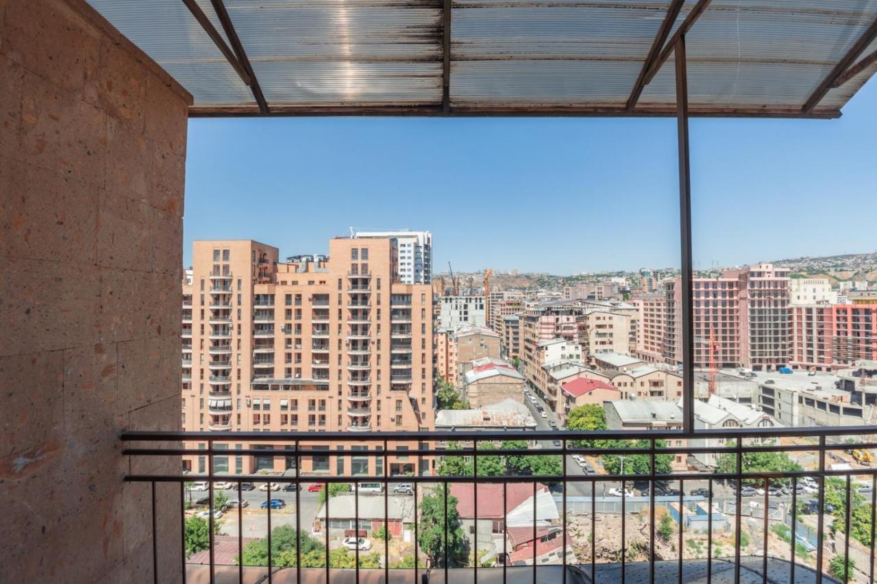 יירבאן Stay Inn Apartments On Amiryan 4-6 מראה חיצוני תמונה