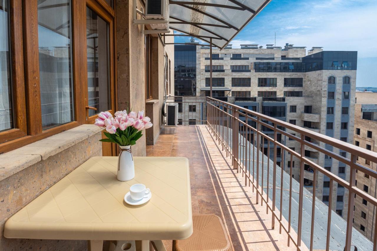יירבאן Stay Inn Apartments On Amiryan 4-6 מראה חיצוני תמונה