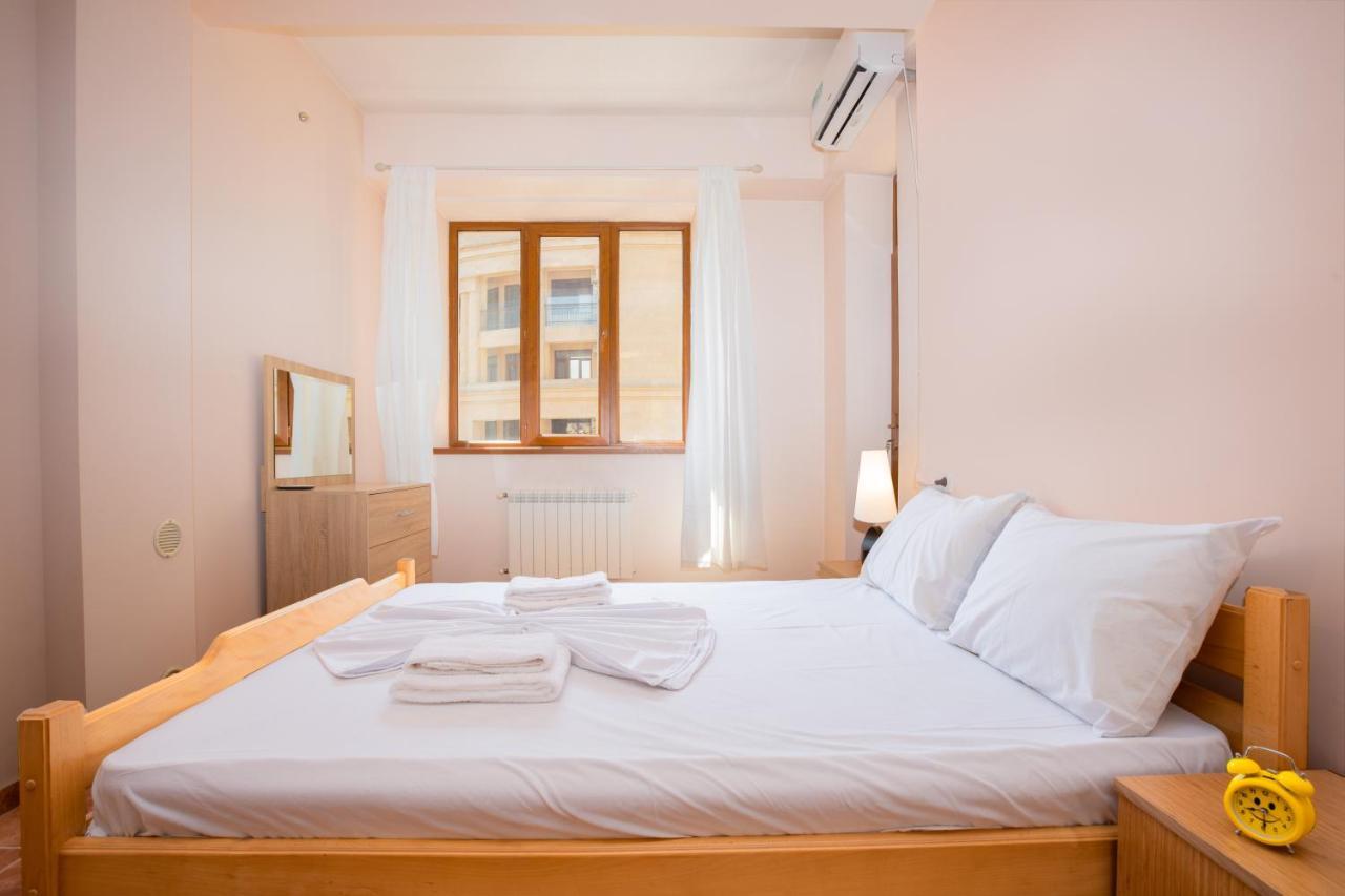 יירבאן Stay Inn Apartments On Amiryan 4-6 מראה חיצוני תמונה