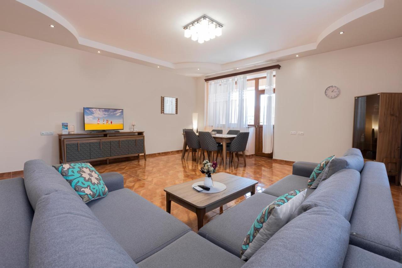 יירבאן Stay Inn Apartments On Amiryan 4-6 מראה חיצוני תמונה