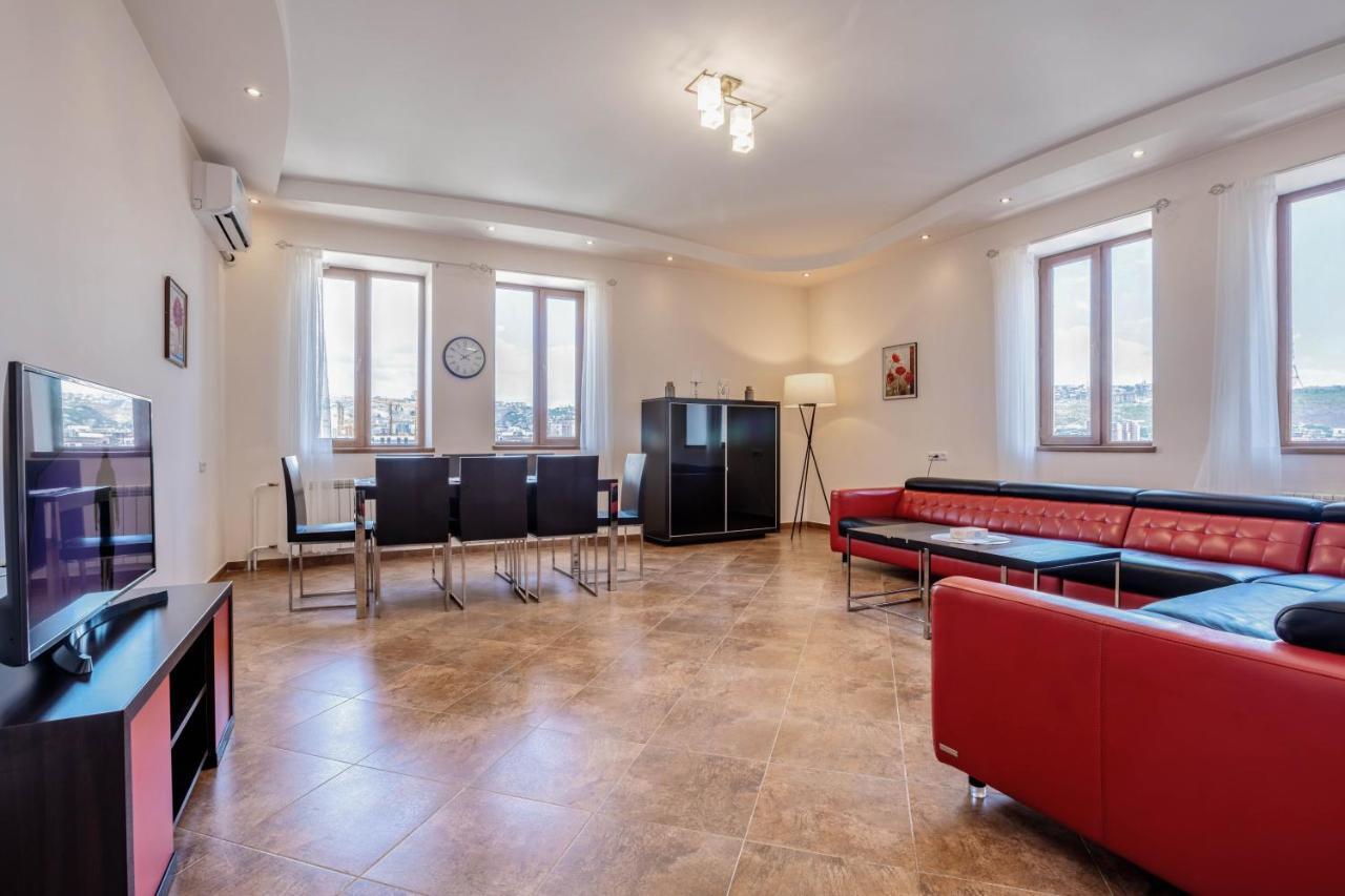 יירבאן Stay Inn Apartments On Amiryan 4-6 מראה חיצוני תמונה