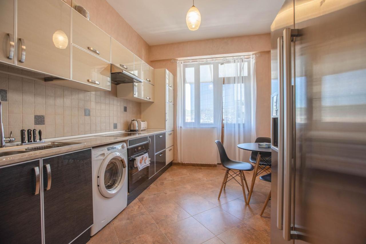 יירבאן Stay Inn Apartments On Amiryan 4-6 מראה חיצוני תמונה