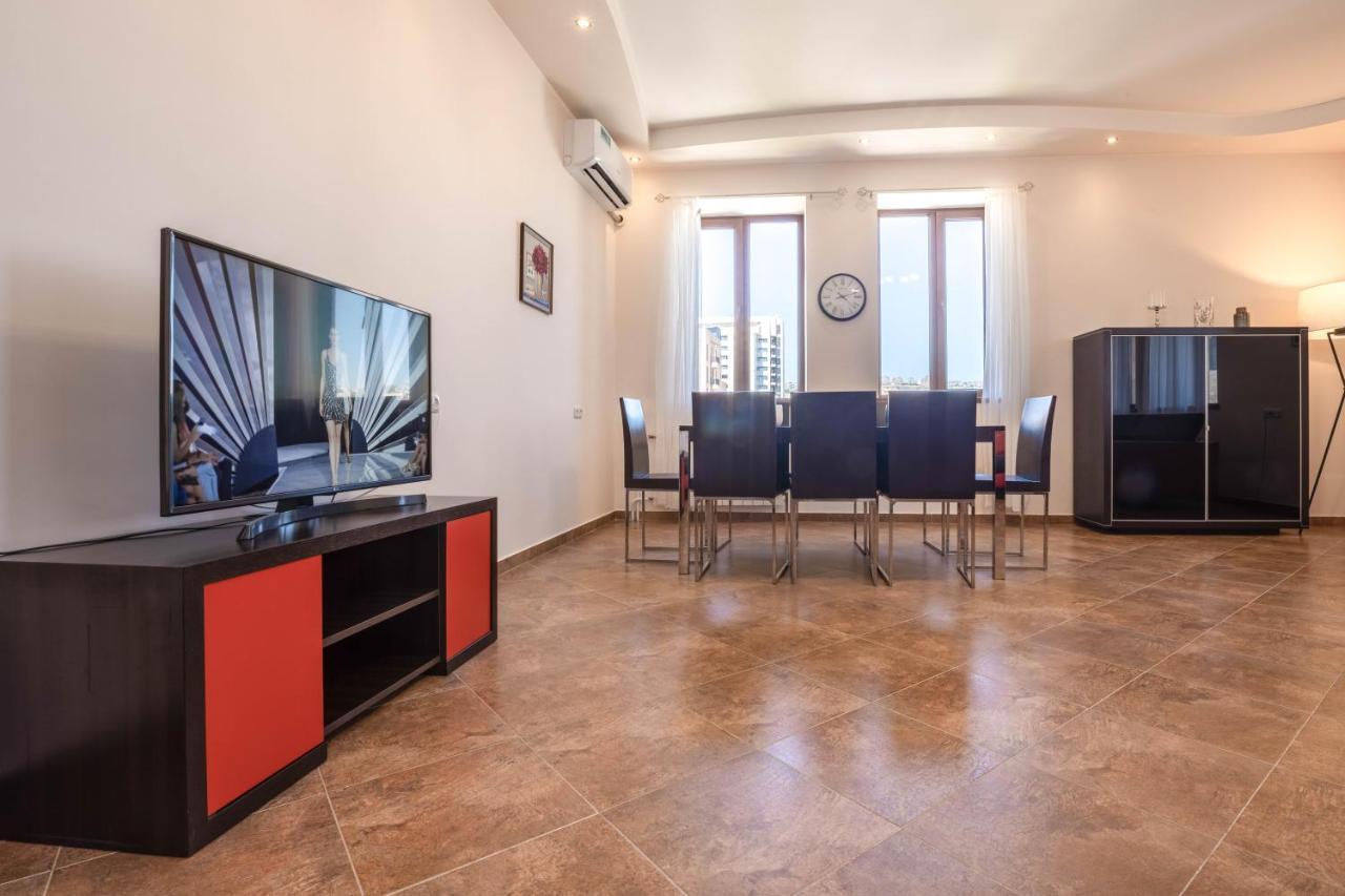 יירבאן Stay Inn Apartments On Amiryan 4-6 מראה חיצוני תמונה